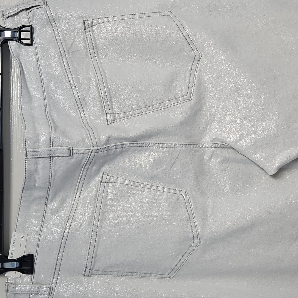 Tommy Bahama Metallic High Rise Ankle Denim: Metallic White/Silver: Size- 16 - Picture 13 of 16
